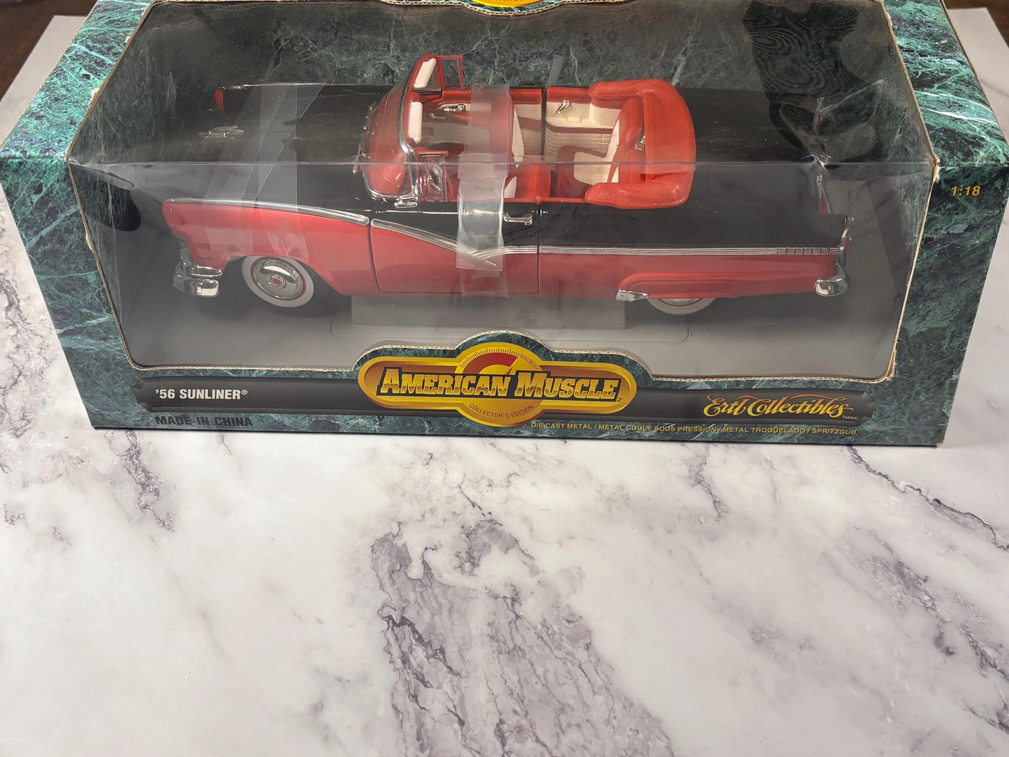 ERTL 1/18 1956 Ford Sunliner Fiesta Red/Raven Black #7258 American Muscle New