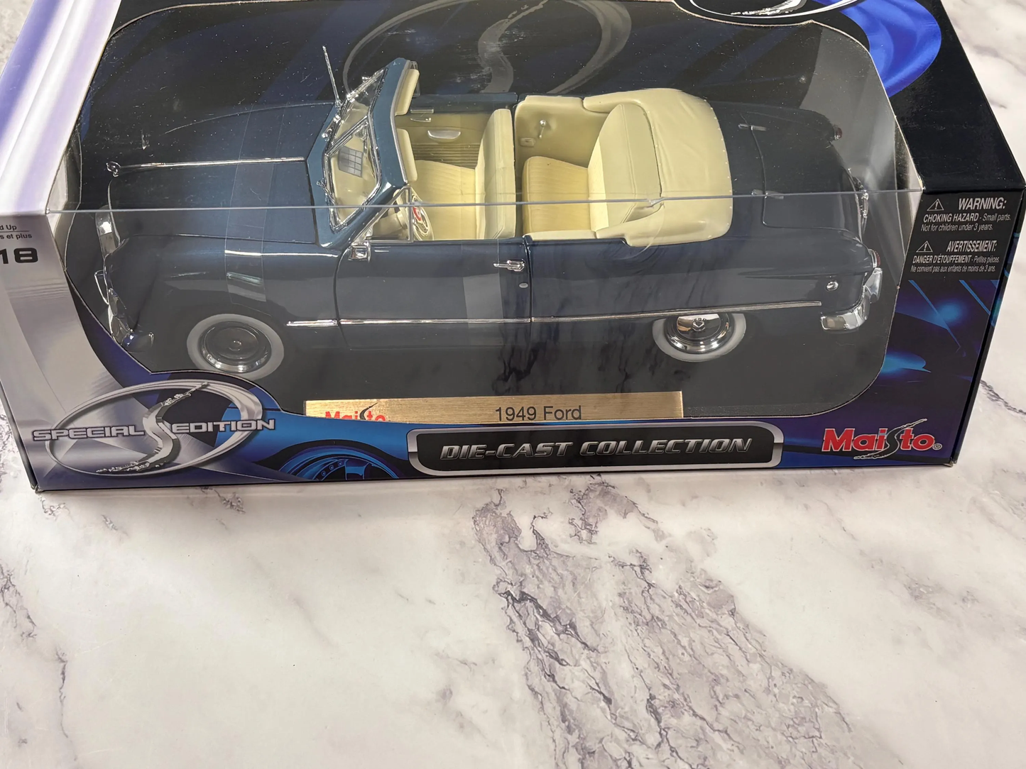 Maisto 1:18 scale 1949 Blue Ford Deluxe Convertible Special Edition Diecast New