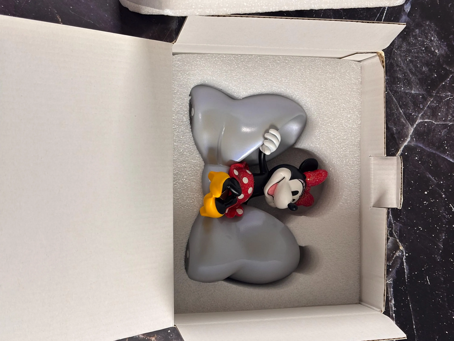 Disney 100 Years of Wonder Showcase Collection Minnie Mouse Bow Collectible New