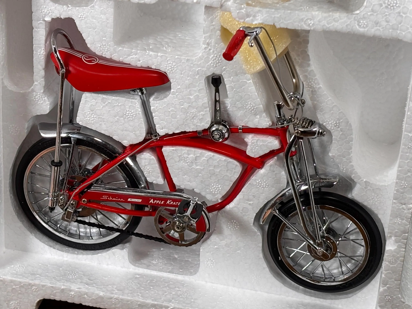 Schwinn '69 Sting-Ray Apple Krate Bicycle 1:6 Scale Diecast Bike Model Xonex