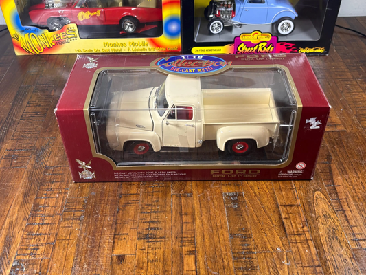 Road Legends 1953 Ford Pick Up Truck Cream White Die Cast Metal 1:18 Scale New