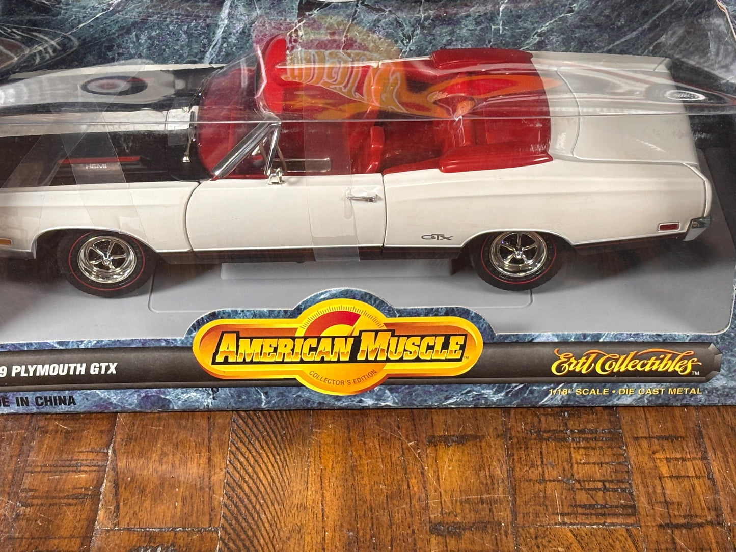 American Muscle Ertl Collectibles 1969 White Plymouth GTX Convertible Die Cast 1:18