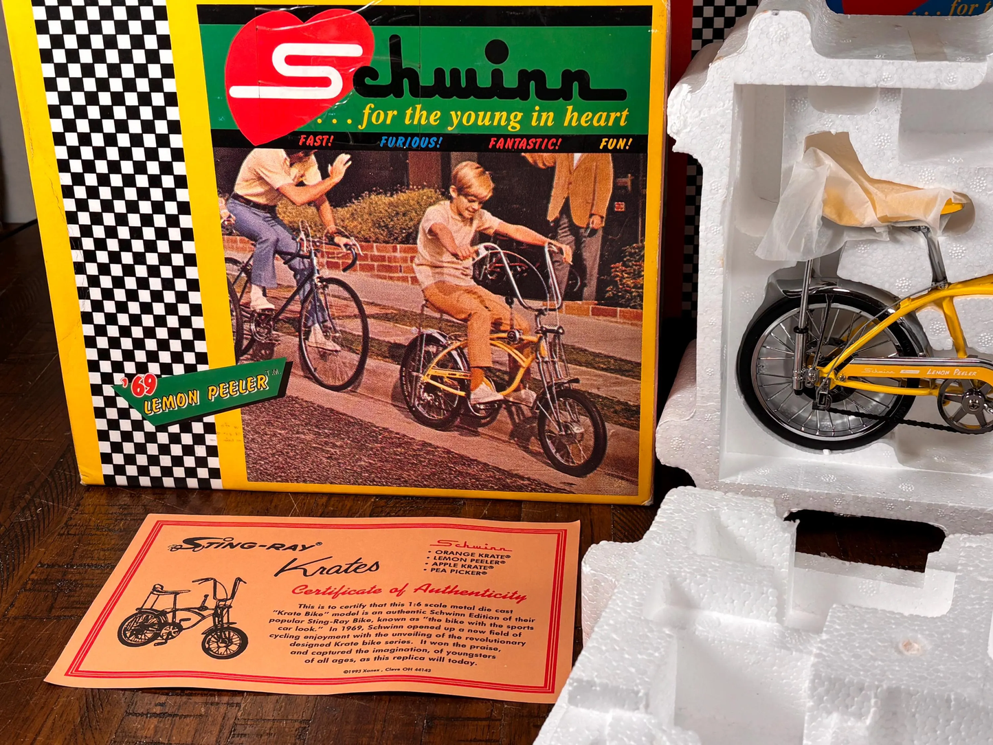 Xonex Schwinn ‘69 Sting -Ray Krate Lemon Peeler Bicycle 1:6 Scale Diecast Model