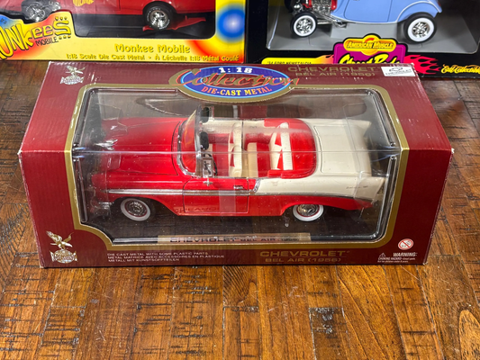 1957 Chevrolet Chevy Convertible Bel Air Road Tough Collection Die-Cast 1:18 New