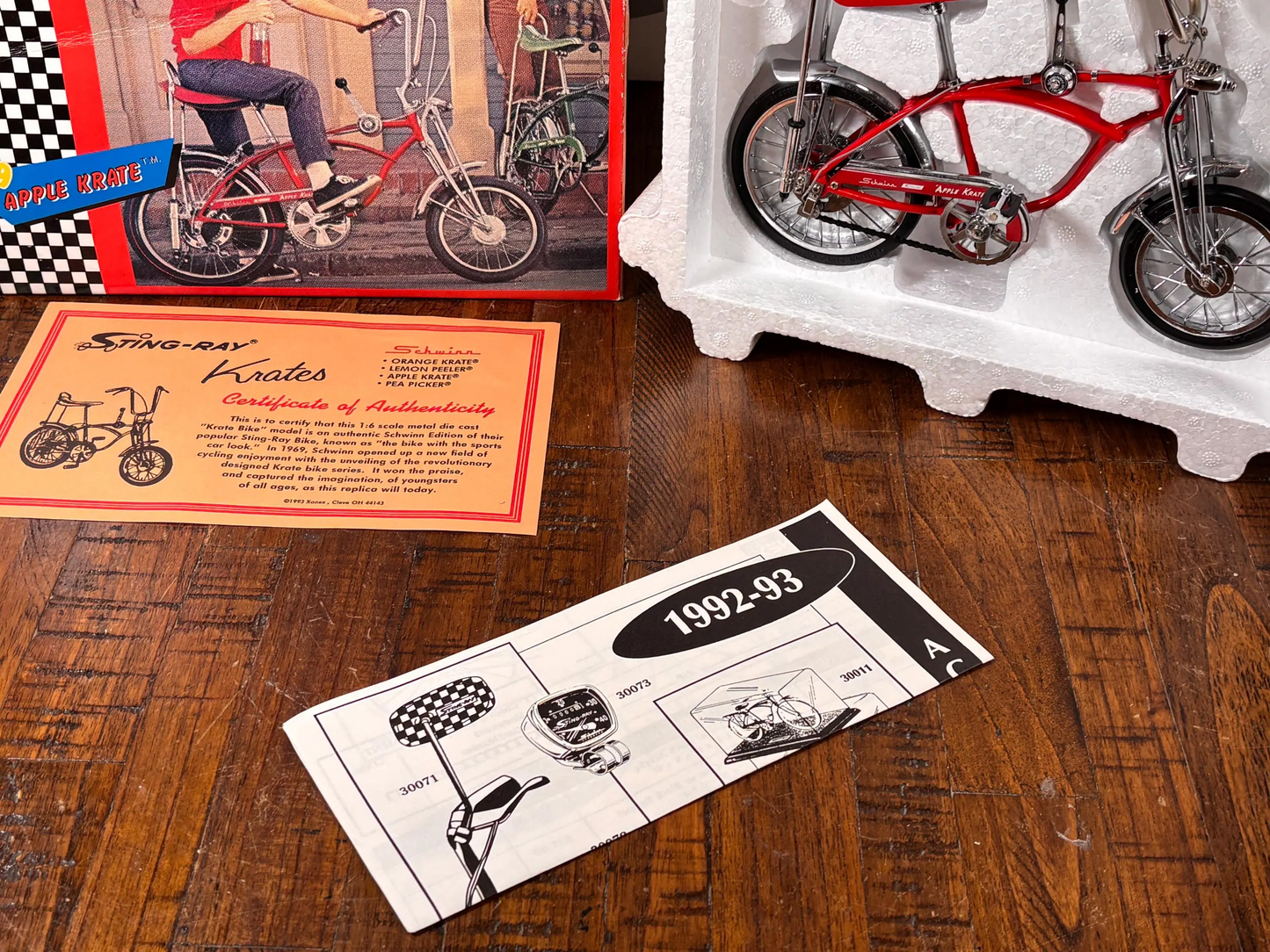 Schwinn '69 Sting-Ray Apple Krate Bicycle 1:6 Scale Diecast Bike Model Xonex