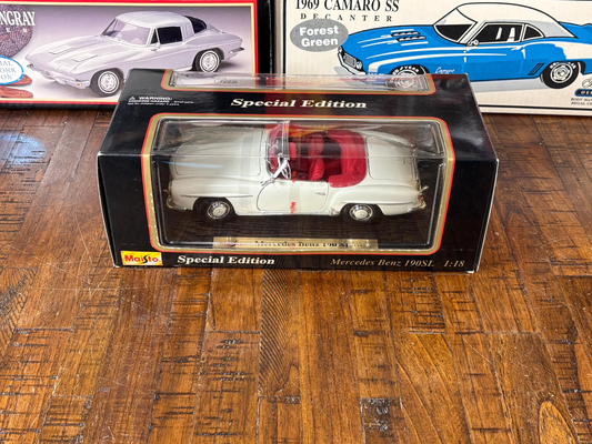 Maisto 1/18 Mercedes Benz 190 SL 1955 Vintage Collector Car Special Edition New