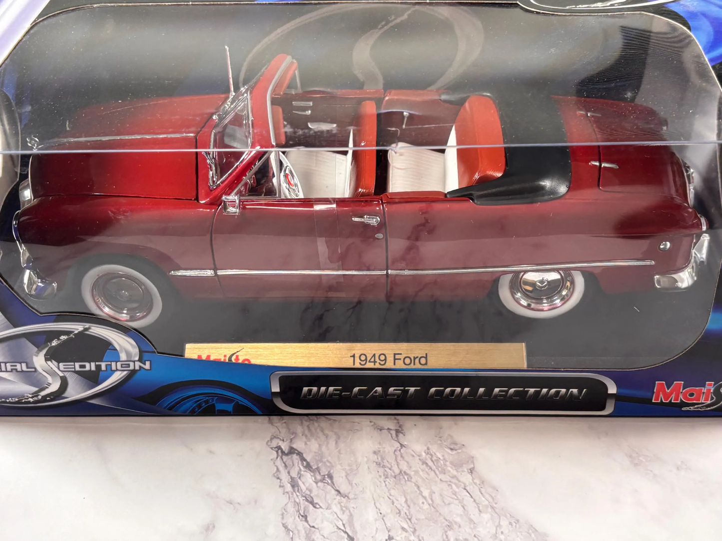 Maisto 1:18 scale 1949 Red Ford Deluxe Convertible Special Edition Diecast New