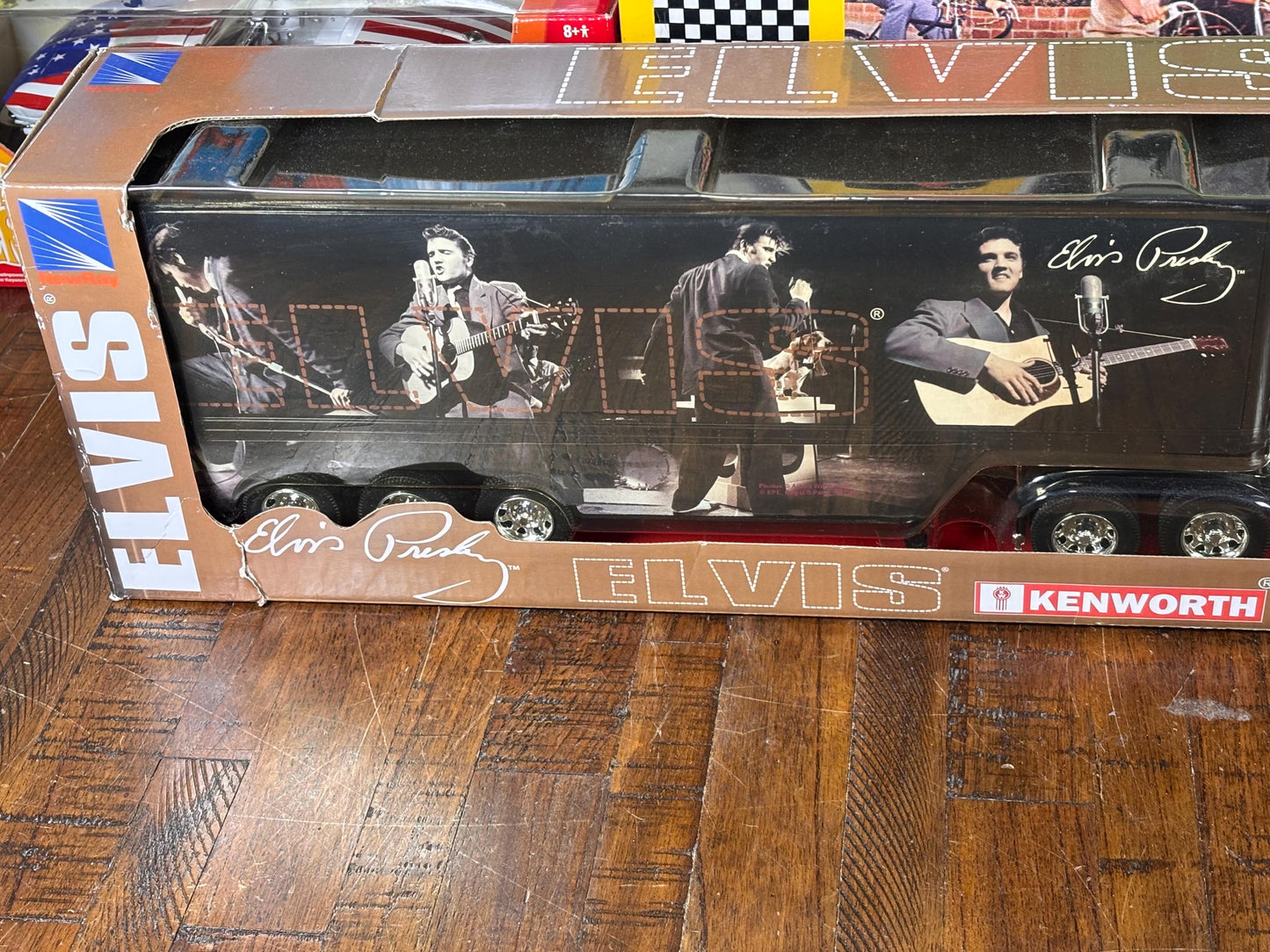 NewRay Elvis Presley Tour Semi Truck Kenworth W900 Custom Cab DieCast Model 1:32