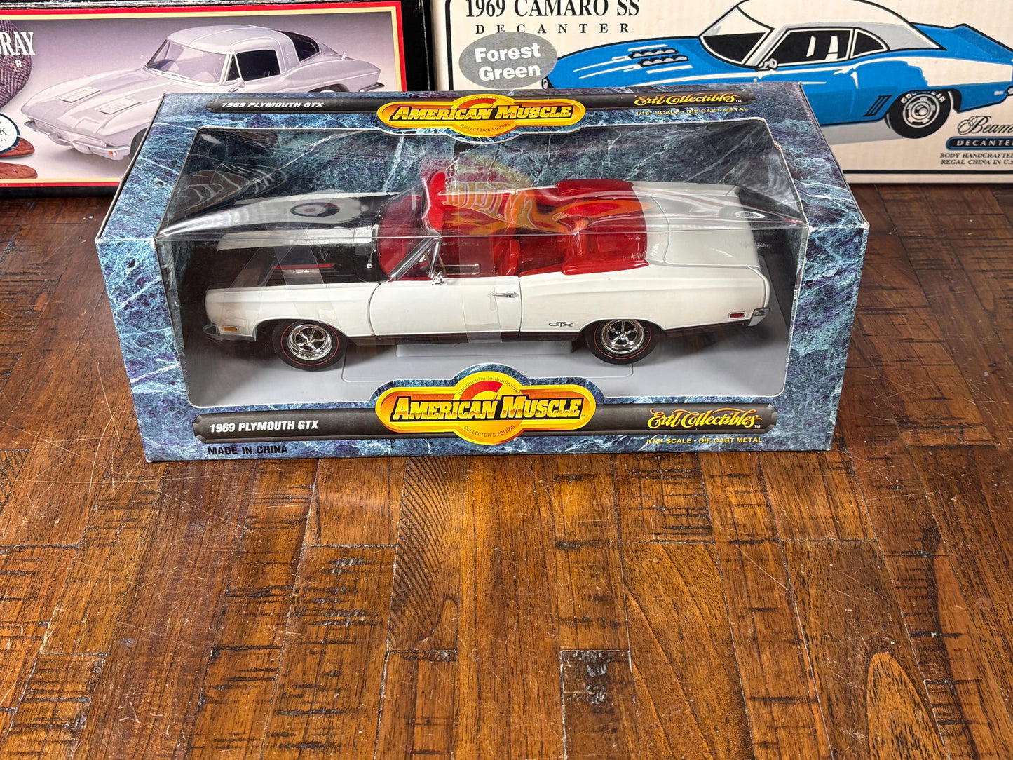 American Muscle Ertl Collectibles 1969 White Plymouth GTX Convertible Die Cast 1:18