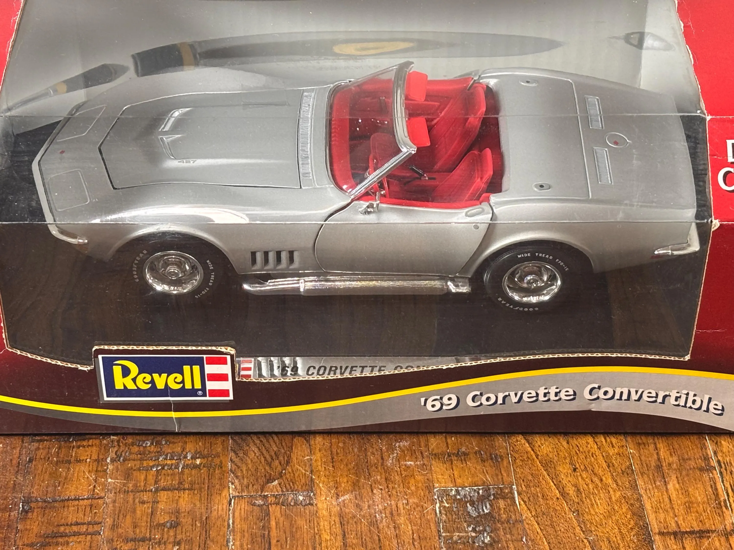 1/18 Revell 1969 Chevrolet Corvette Convertible 427 Stingray Silver Red New