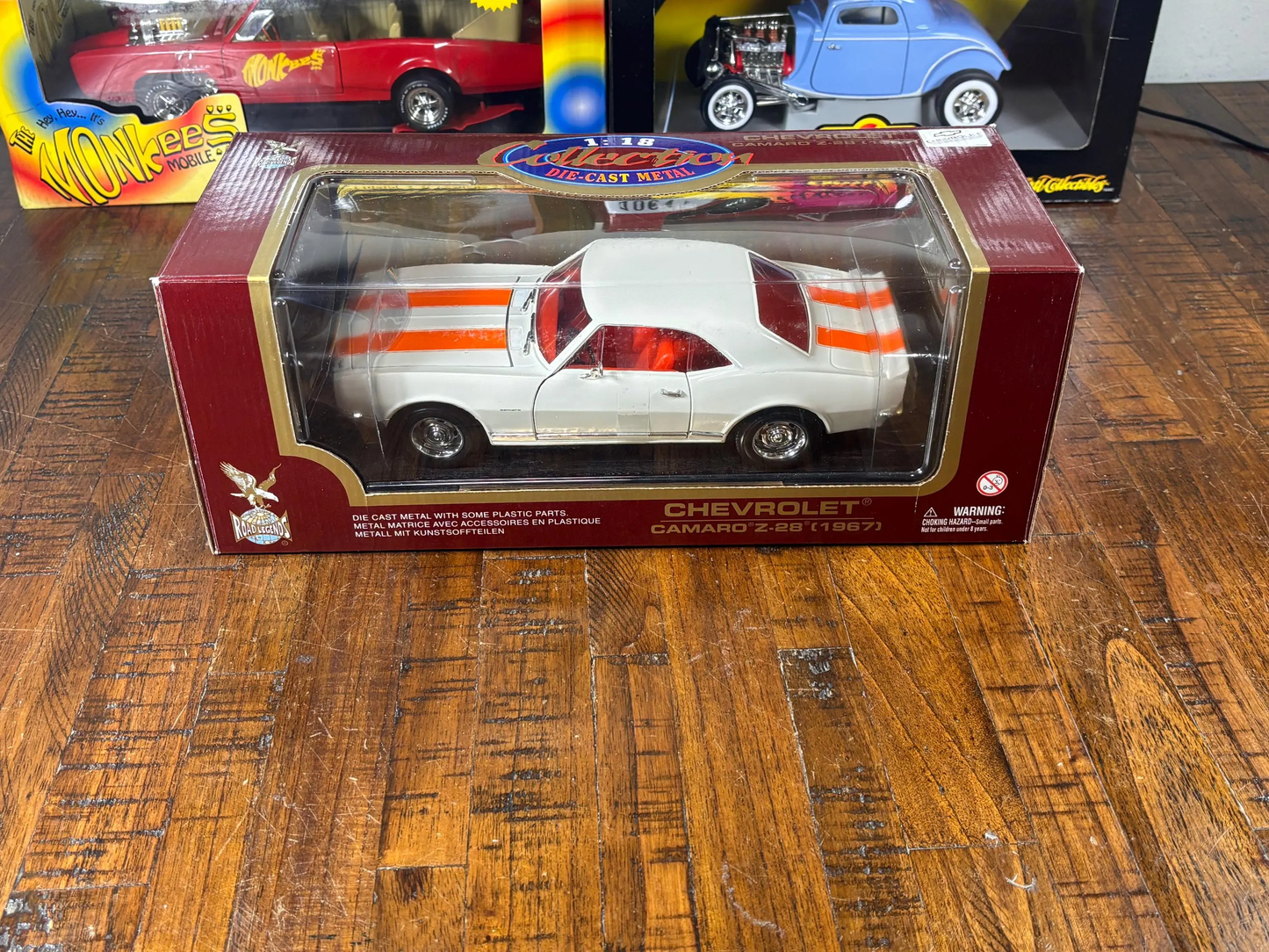 Road Legends 1967 Chevy Camaro Z-28 Diecast Metal 1:18 Car New White Orange