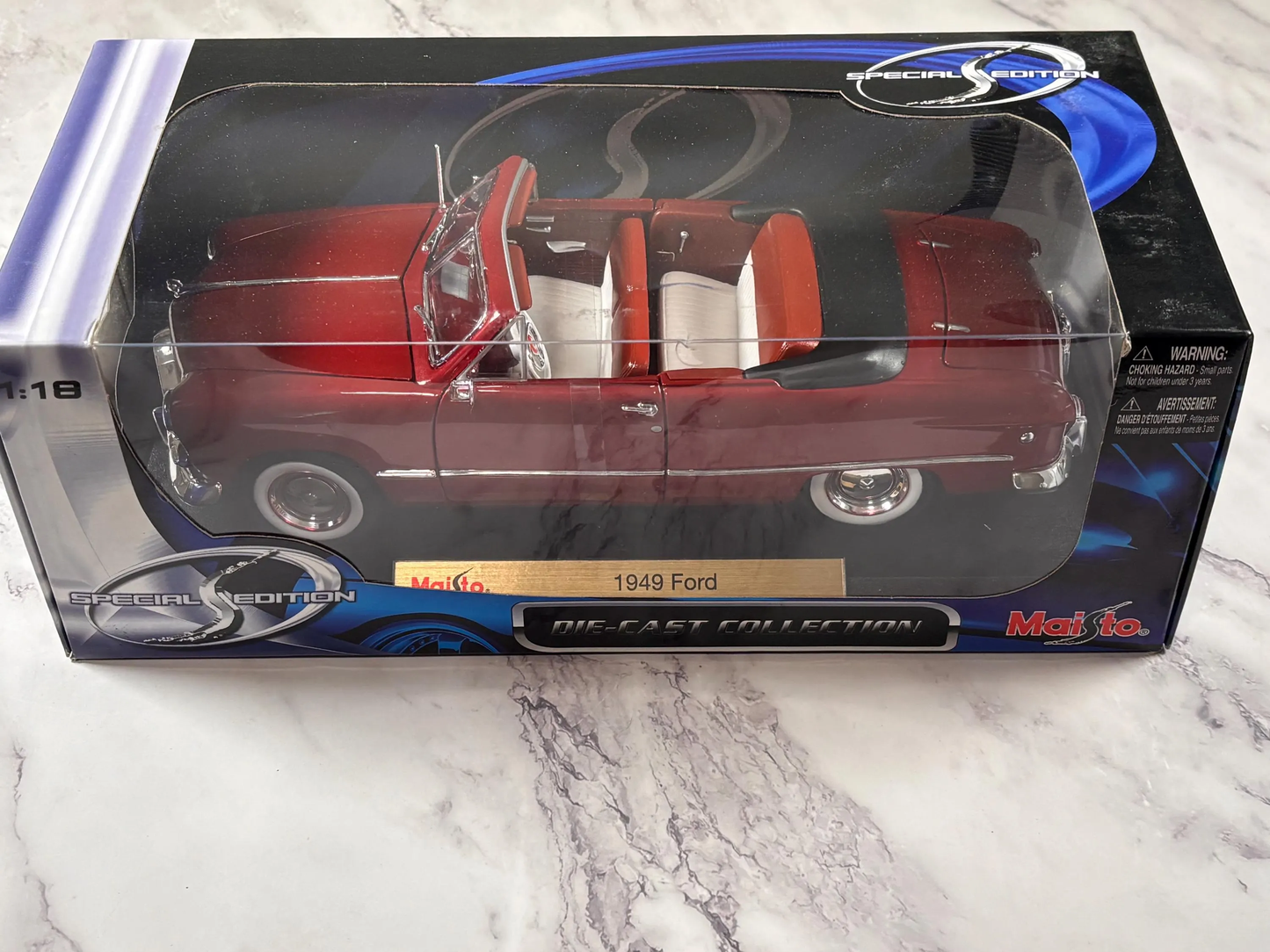 Maisto 1:18 scale 1949 Red Ford Deluxe Convertible Special Edition Diecast New
