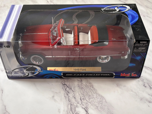 Maisto 1:18 scale 1949 Red Ford Deluxe Convertible Special Edition Diecast New